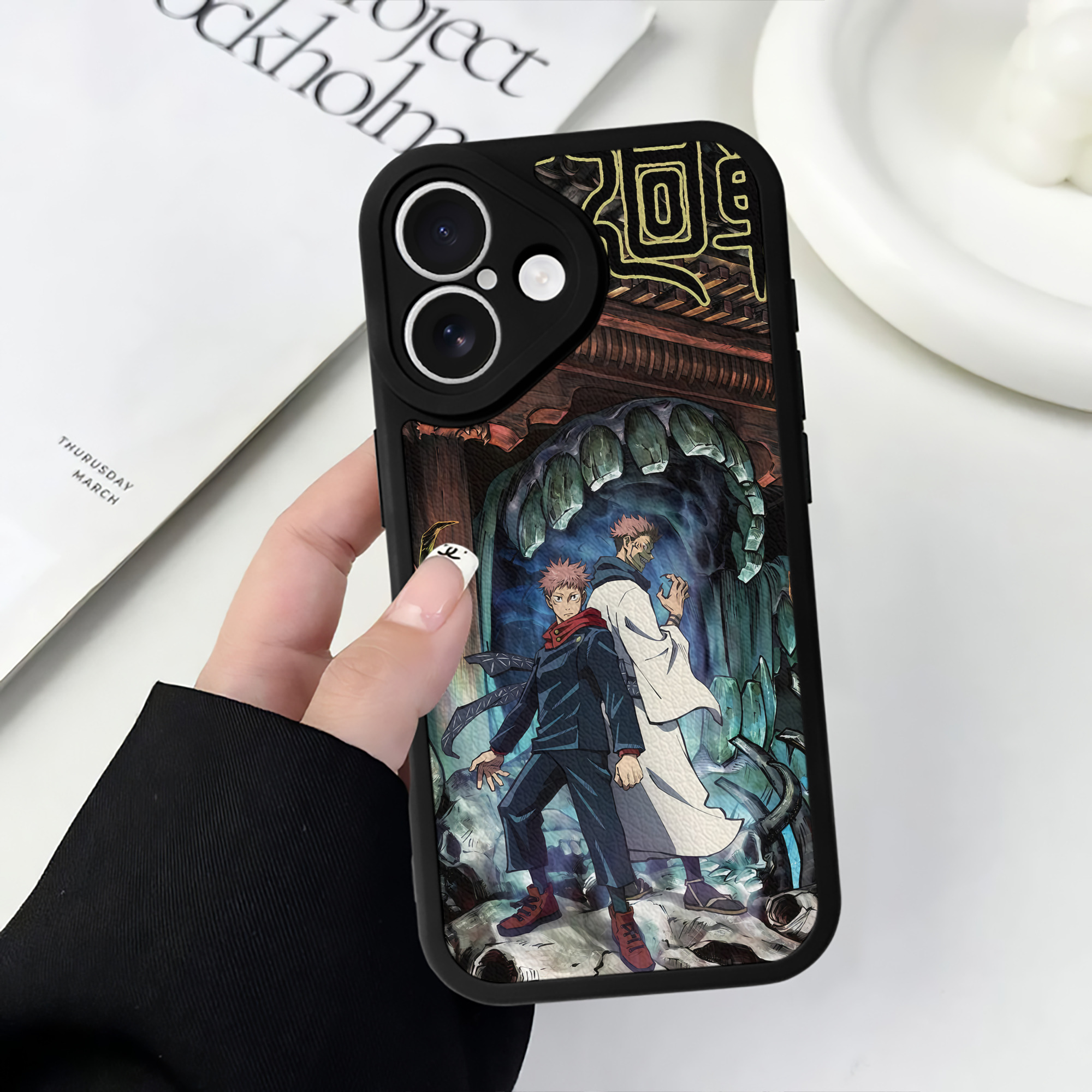（画像用） 呪術廻戦 Jujutsu Kaisen 【iPhone 16シリーズ対応】シリコンスマホケース（レザー調） 材質：シリコン